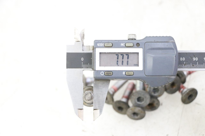 photo de VIS DISQUE DE FREIN KAWASAKI ZR7 ZR-7 S 750 (1999 - 2004) - Zoom état d’usage