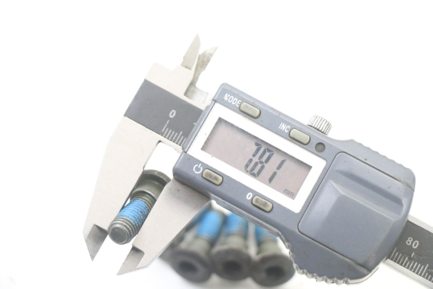 photo de VIS DISQUE DE FREIN KYMCO PEOPLE S 125 (2000 - 2008) - Gros plan technique