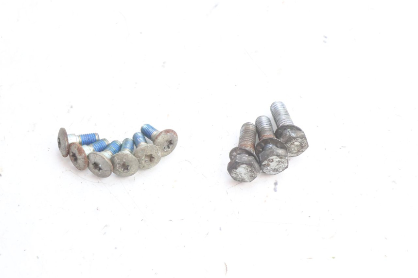 photo de VIS DISQUE DE FREIN RIEJU MRT PRO SUPERMOTARD 50 (2007 - 2018) - Autre angle de vue