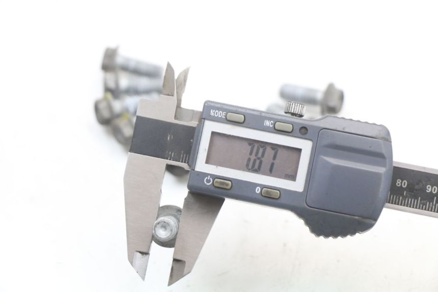 photo de VIS DISQUE DE FREIN MOTO GUZZI NORGE 8V GT 1200 (2011 - 2016) - Gros plan technique