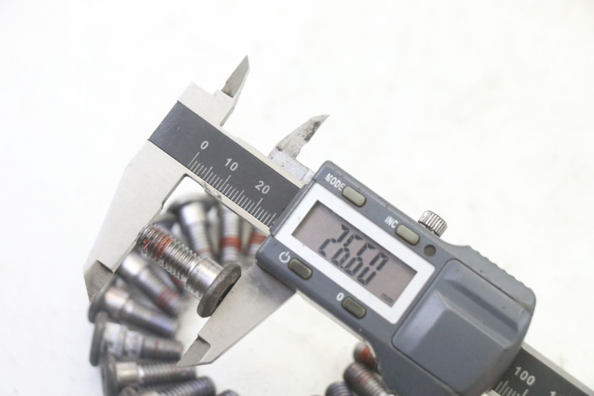 photo de VIS DISQUE DE FREIN HONDA NTV DEAUVILLE 650 (2001 - 2006) - Zoom état d’usage