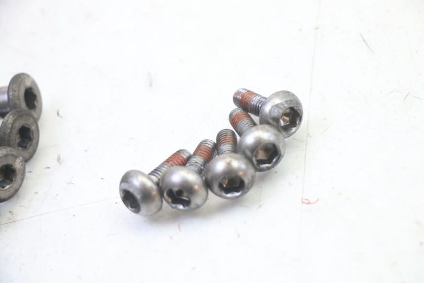 photo de VIS DISQUE DE FREIN HONDA NTV DEAUVILLE 650 (2001 - 2006) - Gros plan technique