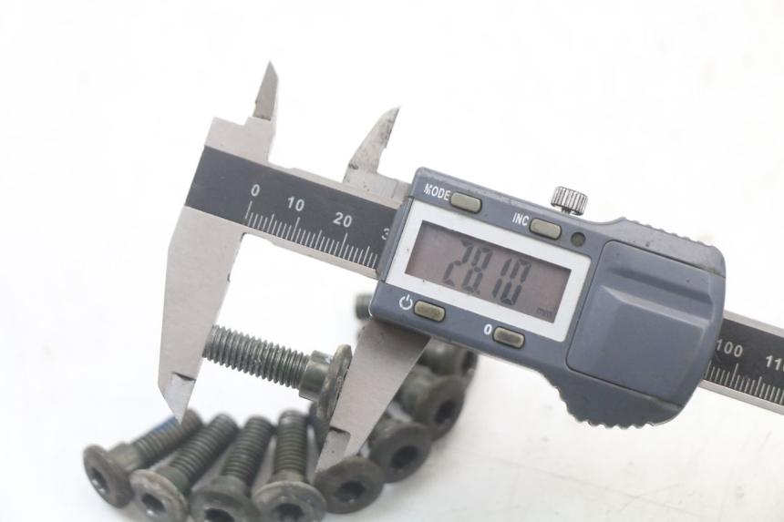 photo de VIS DISQUE DE FREIN PEUGEOT BELVILLE 125 (2017 - 2021) - Zoom état d’usage