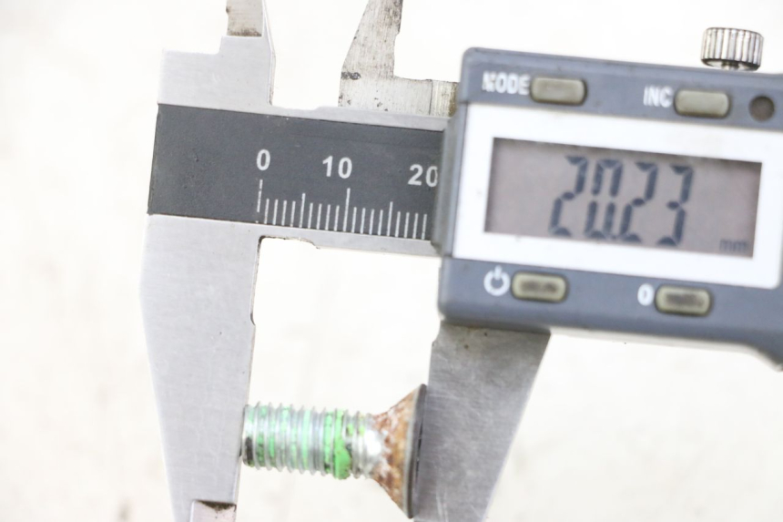 photo de VIS DISQUE DE FREIN PEUGEOT TKR TREKKER FURIOUS 50 (2005 - 2014) - Autre angle de vue