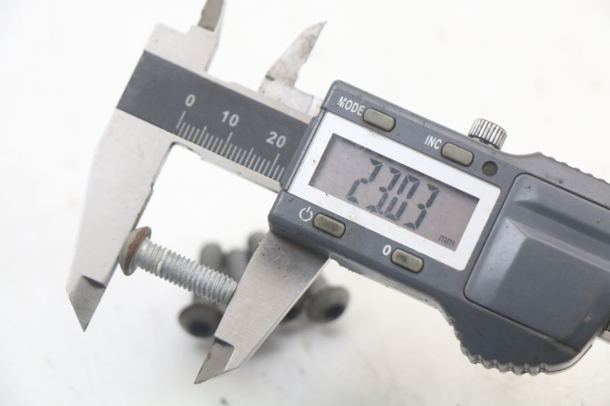 photo de VIS DISQUE DE FREIN PIAGGIO BEVERLY 125 (1998 - 2005) - Zoom état d’usage