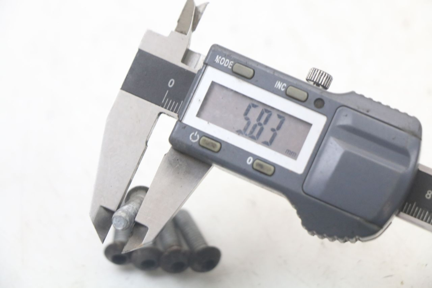 photo de VIS DISQUE DE FREIN PIAGGIO NEW TYPHOON 50 (2010 - 2017) - Gros plan technique