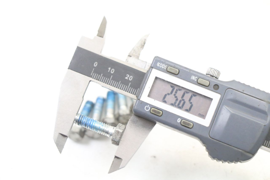 photo de VIS DISQUE DE FREIN PIAGGIO NRG POWER PUREJET 50 (2018 - 2021) - Gros plan technique