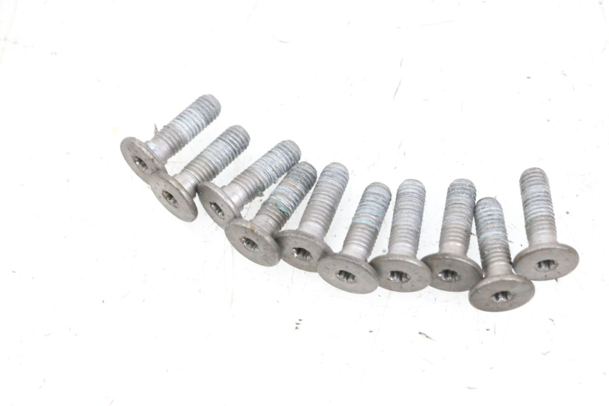 photo de VIS DISQUE DE FREIN BMW R GS 1250 (2021 - 2024) - Gros plan technique