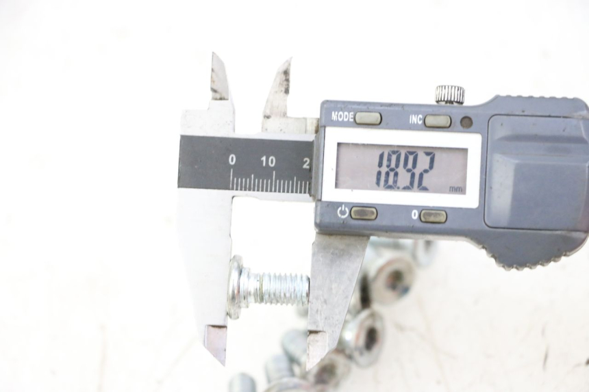 photo de VIS DISQUE DE FREIN APOLLO RFZ 125 - Détail de la pièce