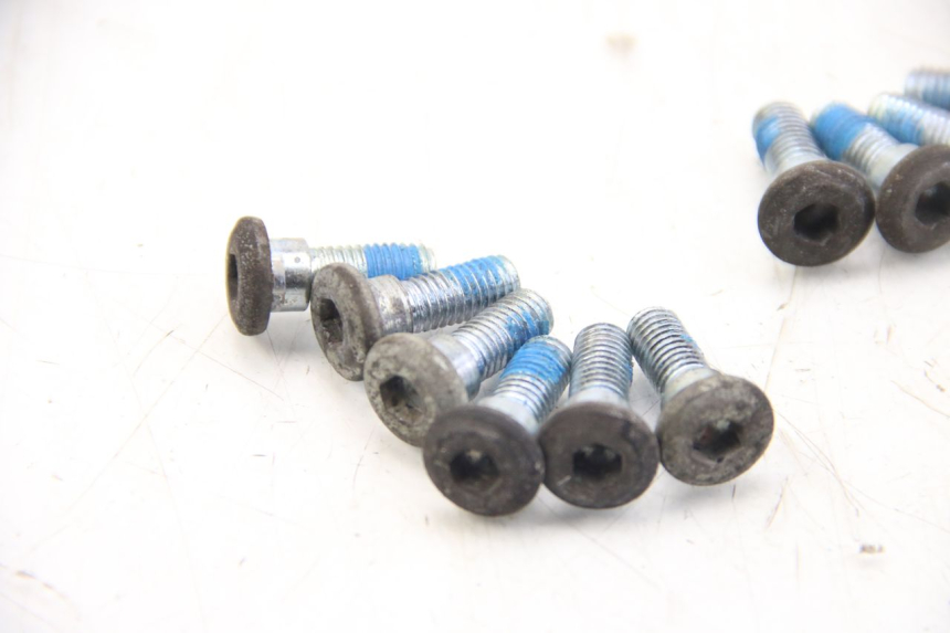 photo de VIS DISQUE DE FREIN DAELIM S3 125 (2010 - 2017) - Gros plan technique