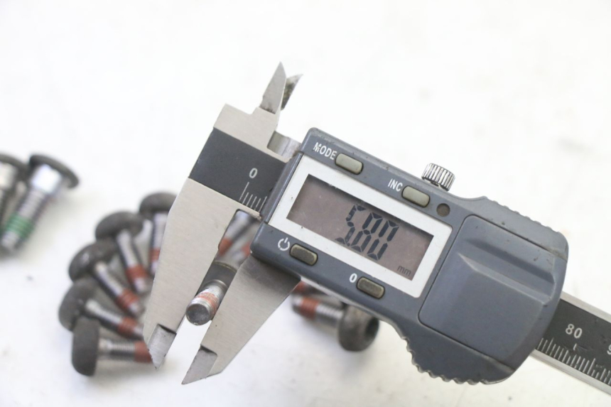 photo de VIS DISQUE DE FREIN HONDA ST PAN EUROPEAN 1300 (2002 - 2013) - Points de fixation