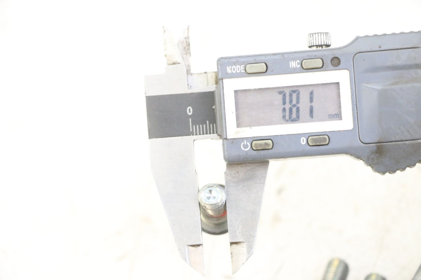 photo de VIS DISQUE DE FREIN SUZUKI BURGMAN 125 (2018 - 2021) - Zoom état d’usage