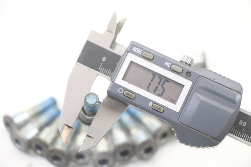 photo de VIS DISQUE DE FREIN SUZUKI GSF S BANDIT 600 (2000 - 2004) - Autre angle de vue