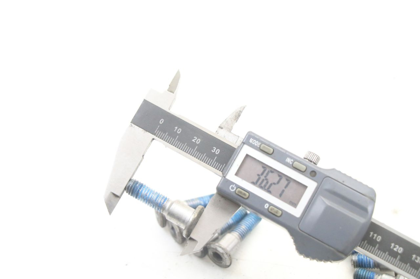 photo de VIS DISQUE DE FREIN SUZUKI GSX F GSXF 650 (2007 - 2015) - Gros plan technique