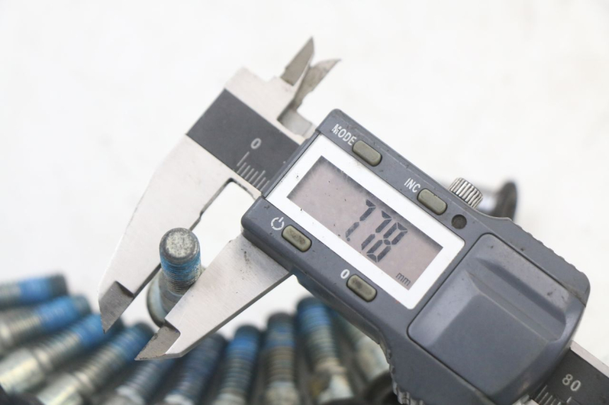 photo de VIS DISQUE DE FREIN SUZUKI SV S 650 (1999 - 2002) - Autre angle de vue