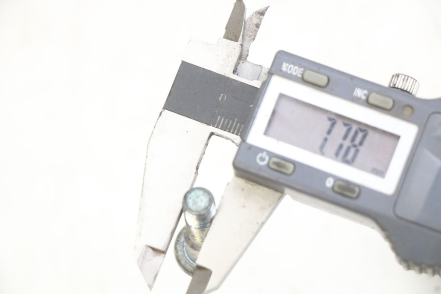 photo de VIS DISQUE DE FREIN SUZUKI SV N 650 (1999 - 2002) - Gros plan technique