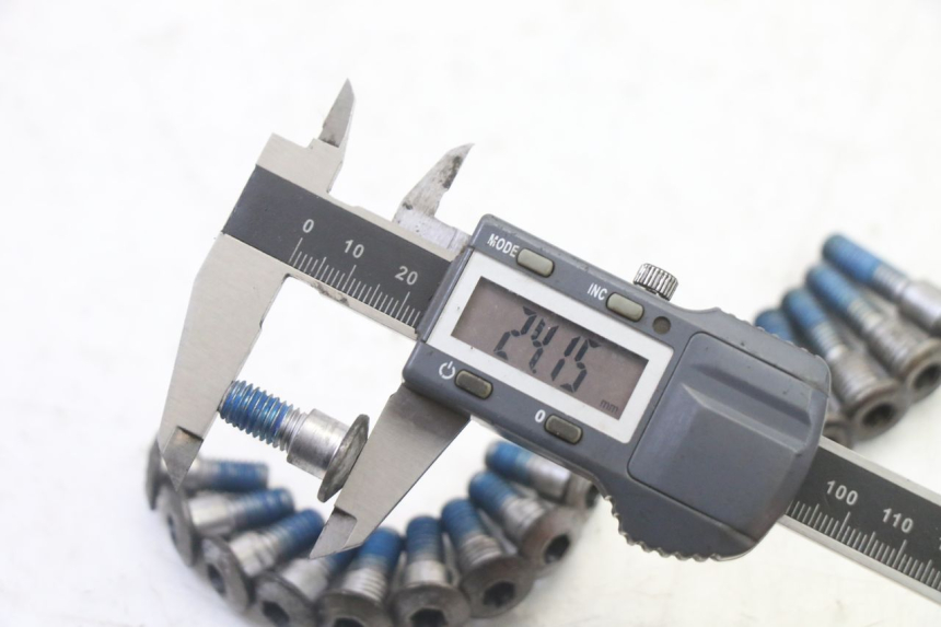 photo de VIS DISQUE DE FREIN SUZUKI SV S 650 (2003 - 2009) - Autre angle de vue