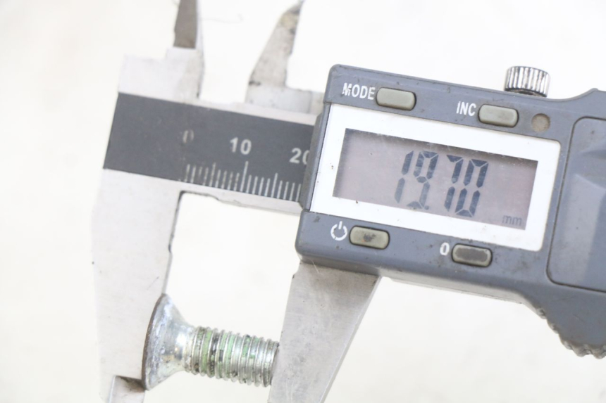 photo de VIS DISQUE DE FREIN PEUGEOT TREKKER 50 (1998 - 2004) - Zoom état d’usage