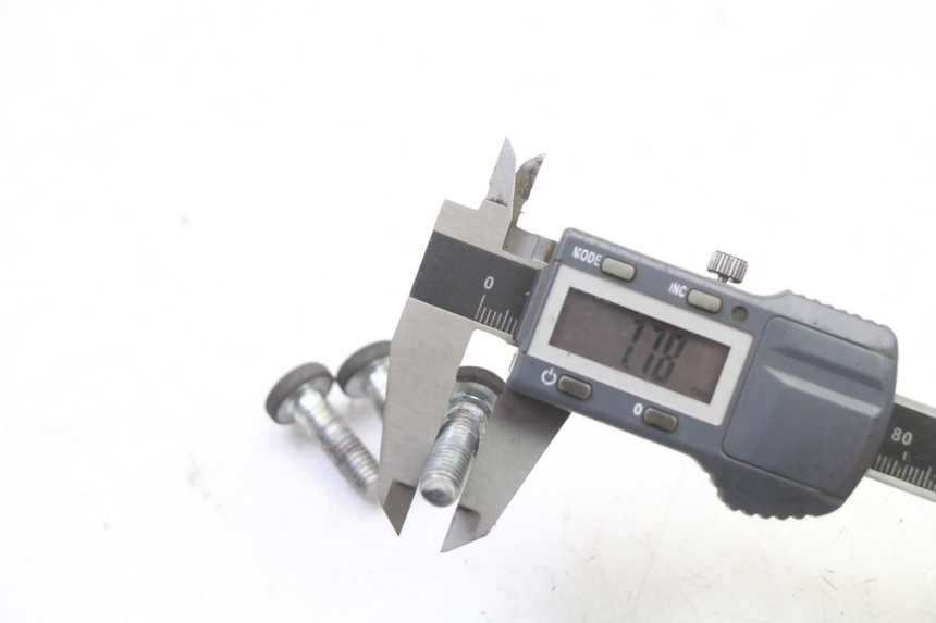 photo de VIS DISQUE DE FREIN MBK WAAP 125 (2008 - 2013) - Gros plan technique