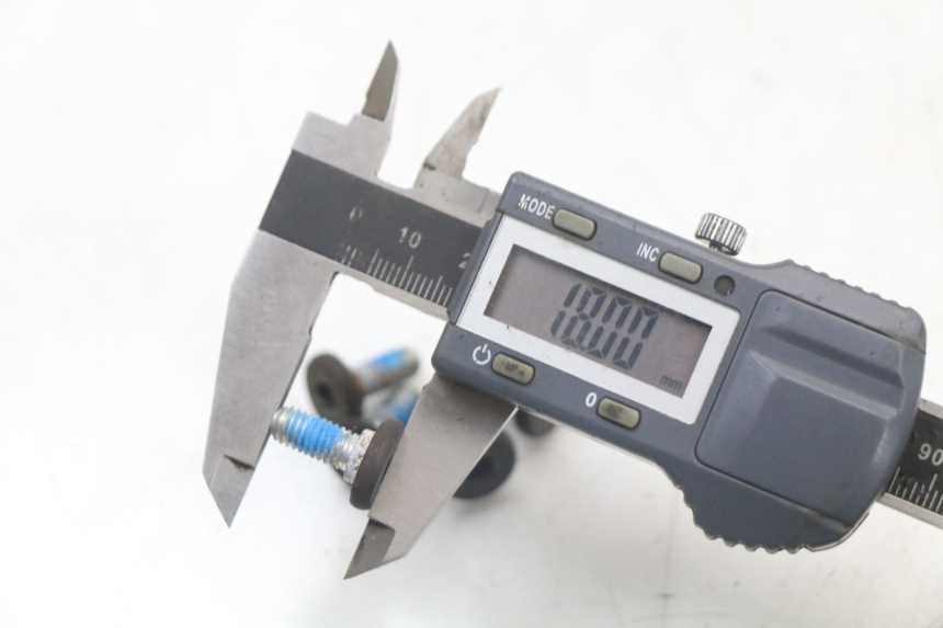 photo de VIS DISQUE DE FREIN YAMAHA X-MAX XMAX 250 (2006 - 2009) - Zoom état d’usage