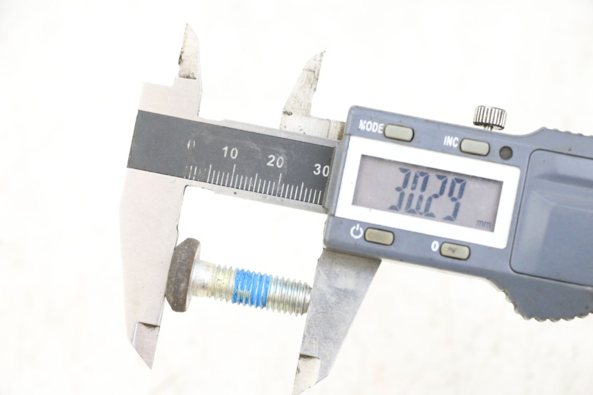 photo de VIS DISQUE DE FREIN YAMAHA XMAX X-MAX 125 (2006 - 2009) - Zoom état d’usage