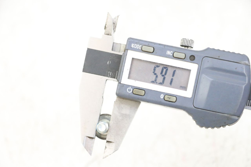 photo de VIS DISQUE DE FREIN YAMAHA XMAX X-MAX 125 (2006 - 2009) - Gros plan technique