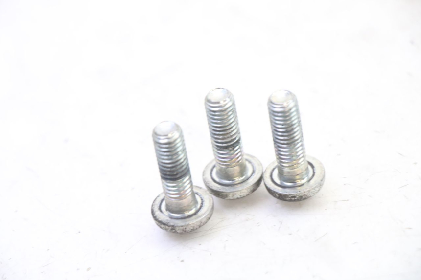 photo de VIS DISQUE DE FREIN YAMAHA XMAX X-MAX 125 (2021 - 2025) - Zoom état d’usage