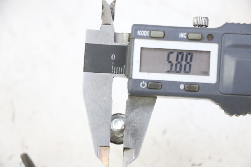 photo de VIS DISQUE DE FREIN YAMAHA X-MAX XMAX 250 (2006 - 2009) - Zoom état d’usage