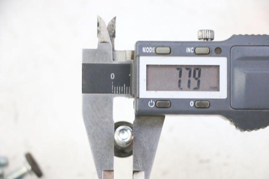 photo de VIS DISQUE DE FREIN YAMAHA X-MAX XMAX 250 (2006 - 2009) - Autre angle de vue