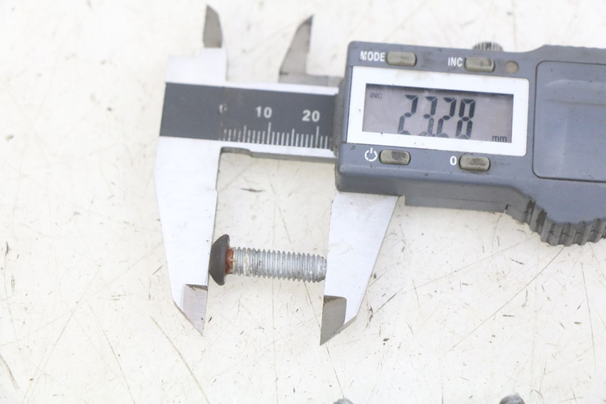 photo de VIS DISQUE DE FREIN PIAGGIO X9 EVOLUTION 125 (2003 - 2007) - Autre angle de vue