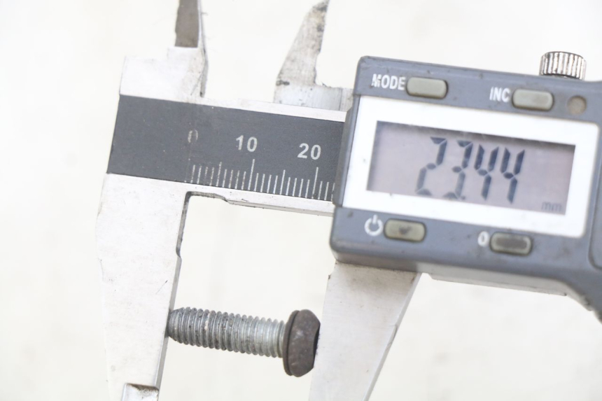 photo de VIS DISQUE DE FREIN PIAGGIO X9 EVOLUTION 125 (2003 - 2007) - Zoom état d’usage