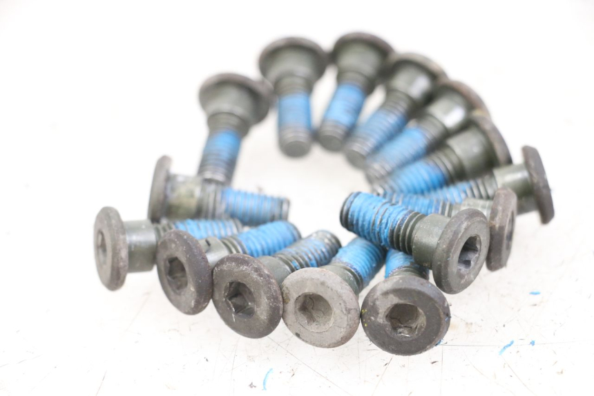 photo de VIS DISQUE DE FREIN KYMCO XCITING 250 (2006 - 2009) - Gros plan technique