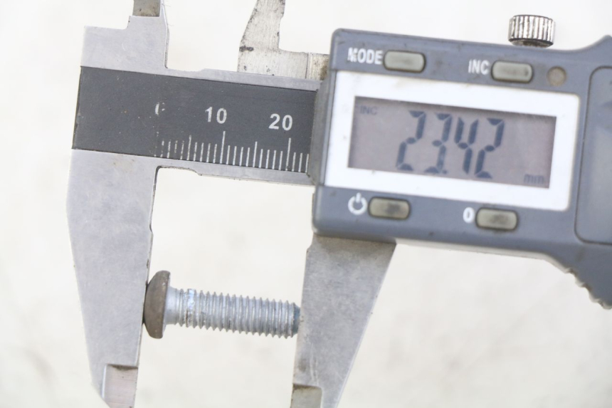 photo de VIS DISQUE DE FREIN PIAGGIO XEVO - X EVO 125 (2007 - 2017) - Gros plan technique