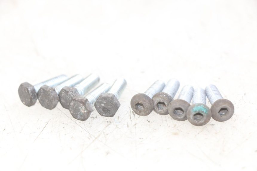 photo de VIS DISQUE DE FREIN PIAGGIO XEVO - X EVO 125 (2007 - 2017) - Vue d’ensemble