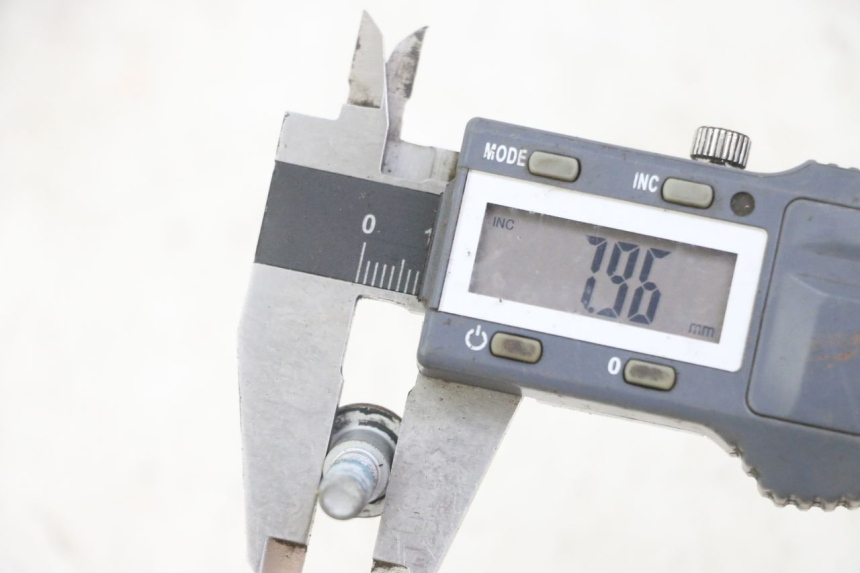 photo de VIS DISQUE DE FREIN YAMAHA XJ6 ABS 600 (2008 - 2016) - Autre angle de vue