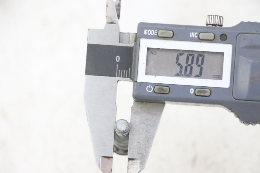 photo de VIS DISQUE DE FREIN YAMAHA XJ6 ABS 600 (2008 - 2016) - Gros plan technique