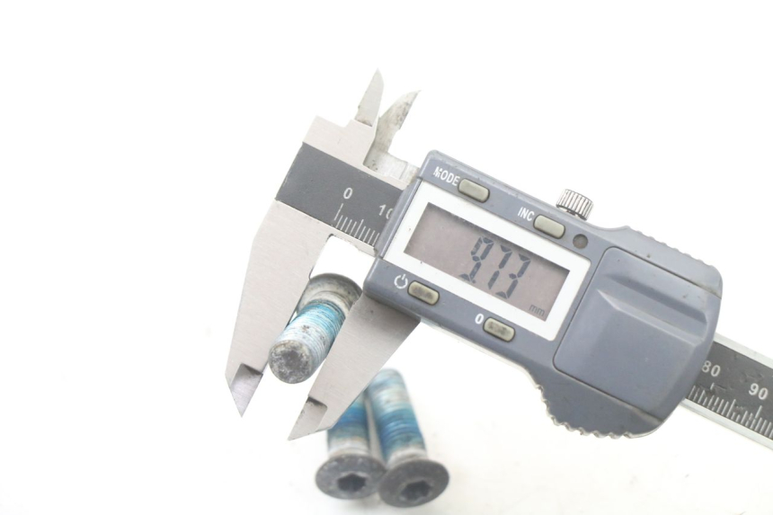 photo de VIS DISQUE DE FREIN YAMAHA AEROX 50 (1997 - 2006) - Gros plan technique