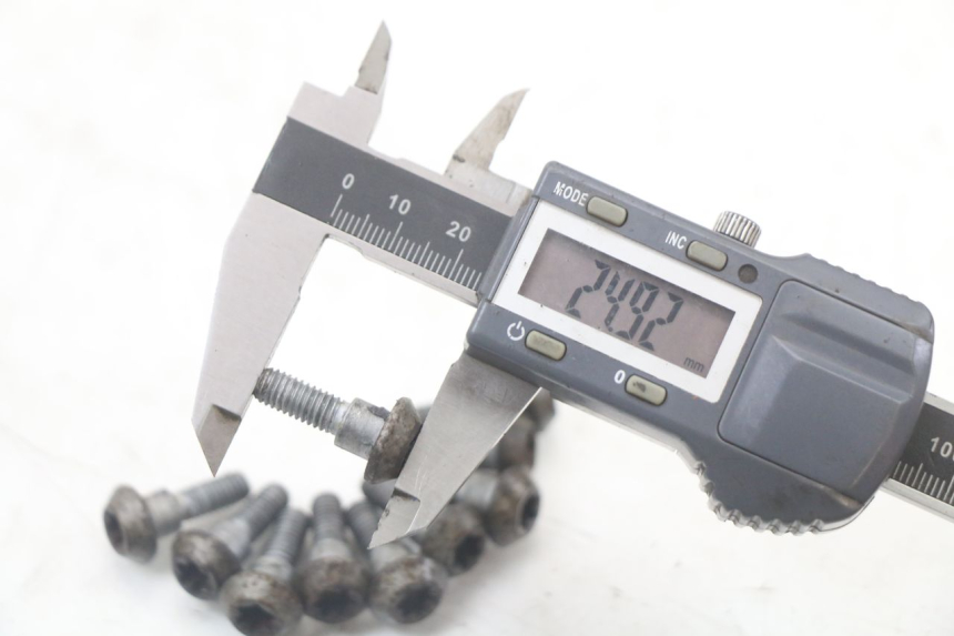 photo de VIS DISQUE DE FREIN YAMAHA FZ1 FAZER 1000 (2007 - 2009) - Autre angle de vue