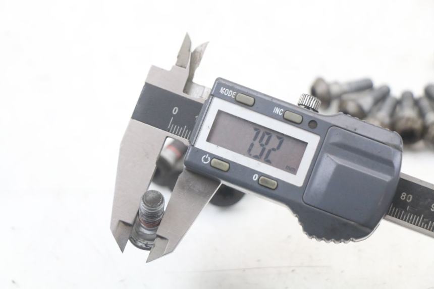 photo de VIS DISQUE DE FREIN YAMAHA FZ1 FAZER 1000 (2007 - 2009) - Vue d’ensemble