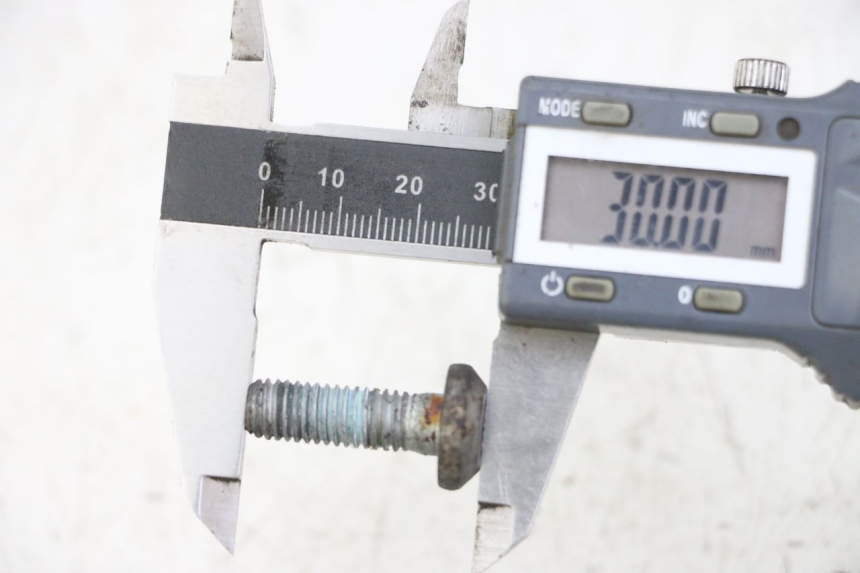 photo de VIS DISQUE DE FREIN YAMAHA FZS FAZER 600 (2001 - 2003) - Détail de la pièce