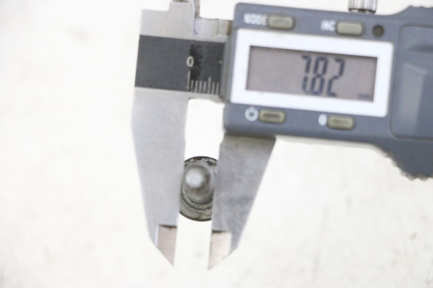 photo de VIS DISQUE DE FREIN YAMAHA FZS FAZER 600 (2001 - 2003) - Zoom état d’usage