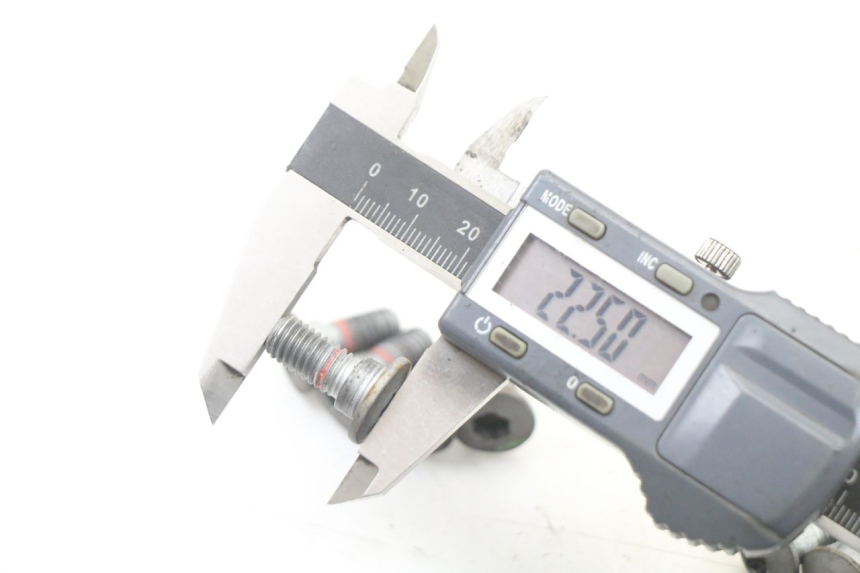 photo de VIS DISQUE DE FREIN YAMAHA TRACER 7 700 (2020 - 2024) - Points de fixation