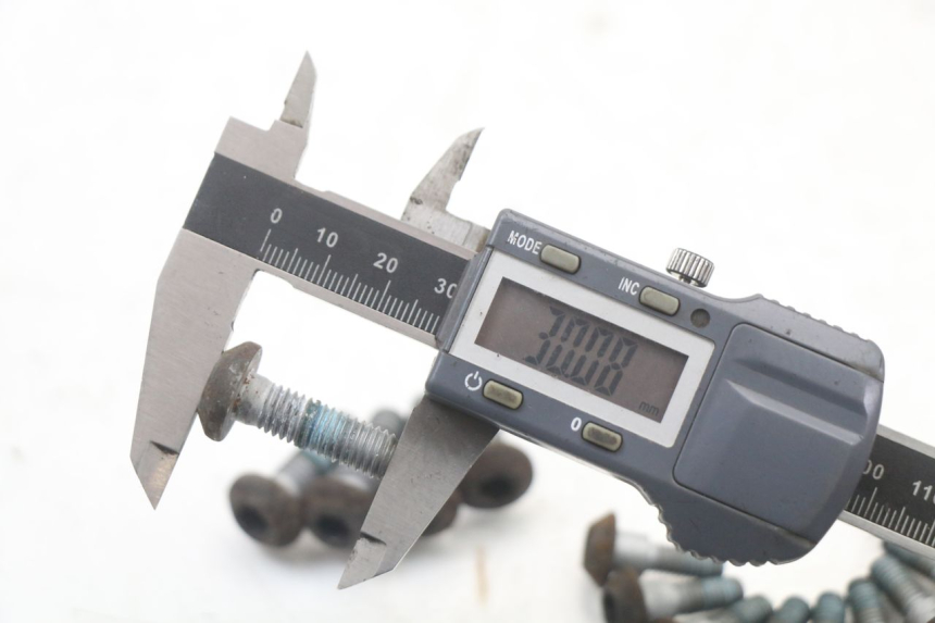 photo de VIS DISQUE DE FREIN YAMAHA XJ6 ABS 600 (2008 - 2016) - Autre angle de vue