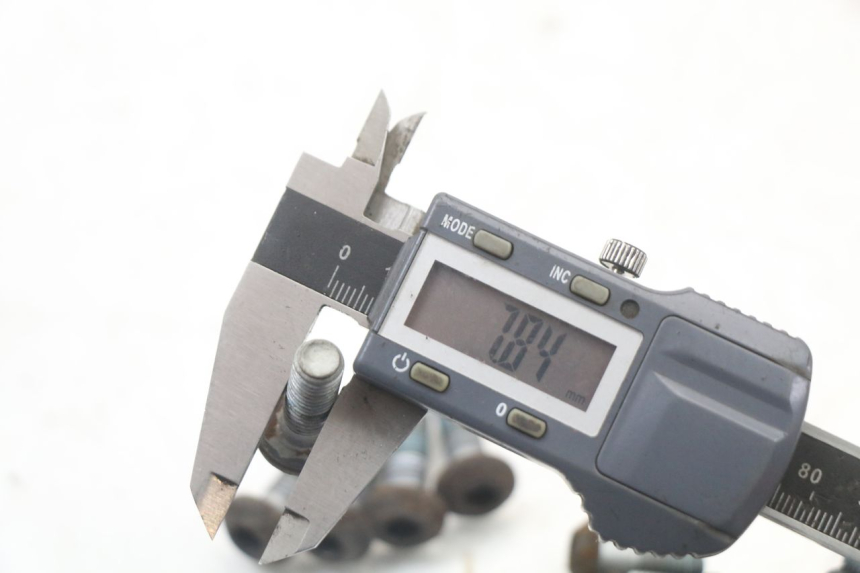 photo de VIS DISQUE DE FREIN YAMAHA XJ6 ABS 600 (2008 - 2016) - Gros plan technique