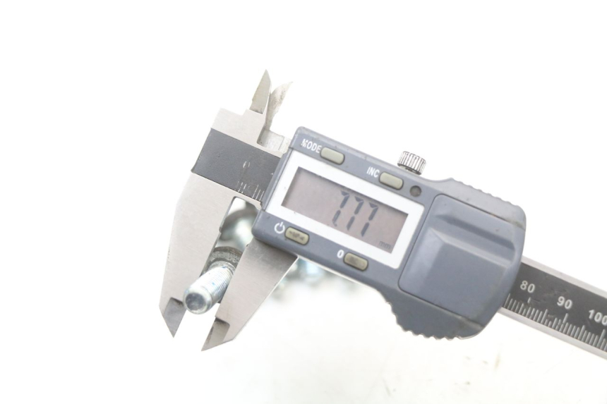 photo de VIS DISQUE DE FREIN YAMAHA YP MAJESTY 125 (2002 - 2006) - Gros plan technique