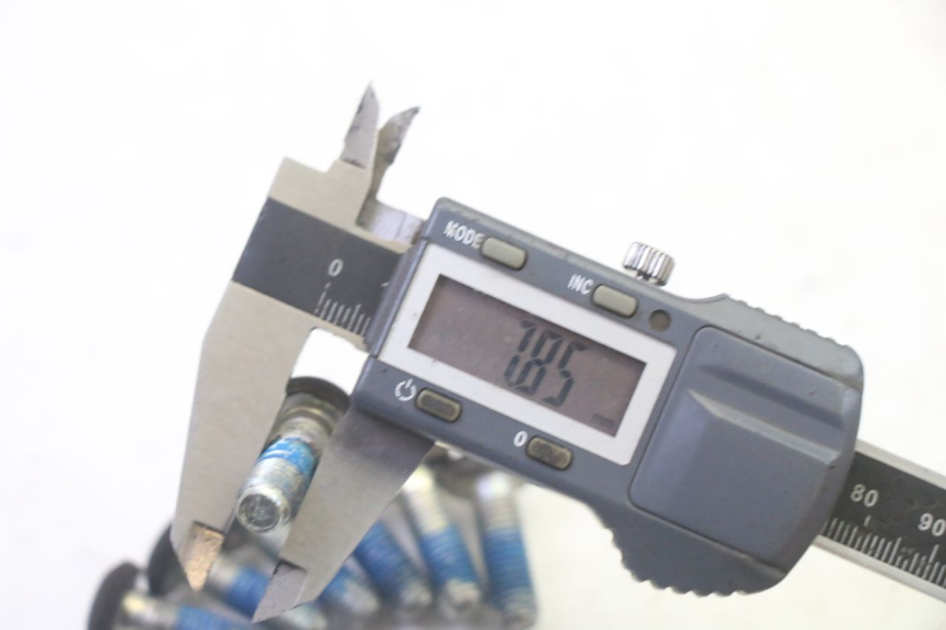 photo de VIS DISQUE DE FREIN YAMAHA YP MAJESTY 125 (2007 - 2010) - Autre angle de vue