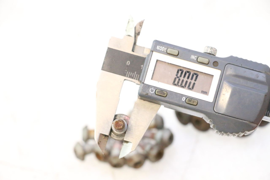 photo de VIS DISQUE DE FREIN YAMAHA YZF R6 600 (2008 - 2009) - Marquages et références