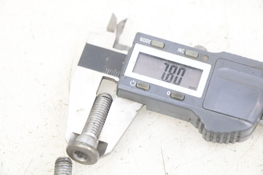 photo de VIS DISQUE DE FREIN KAWASAKI Z 750 (2007 - 2013) - Zoom état d’usage