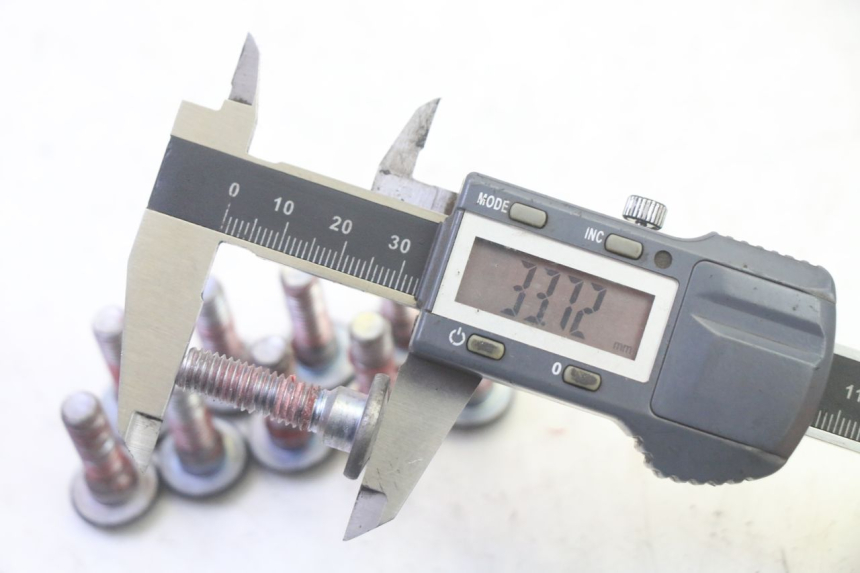 photo de VIS DISQUE DE FREIN KAWASAKI ZR 7 750 (1999 - 2004) - Autre angle de vue